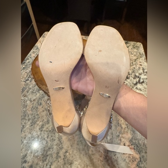 Badgley Mischka champagne heeled wedding / formal shoes. Box included - Picture 13 of 16
